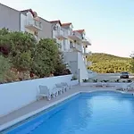 Lovely Split Level With Sea View, Pool, Free Parking And Wifi
