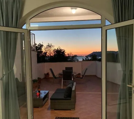 公寓 Lovely Split Level With Sea View, Pool, Free Parking And Wifi 察夫塔特