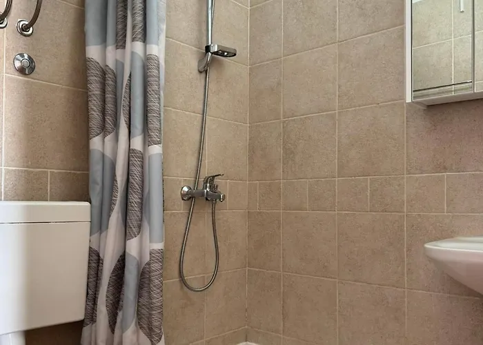 Lovely Split Level With Sea View, Pool, Free Parking And Wifi