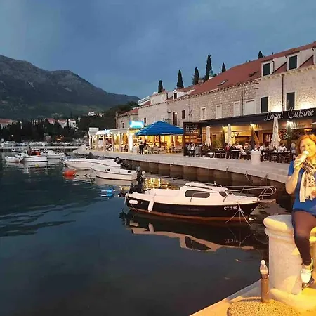 Lovely Split Level With Sea View, Pool, Free Parking And Wifi Apartamento *