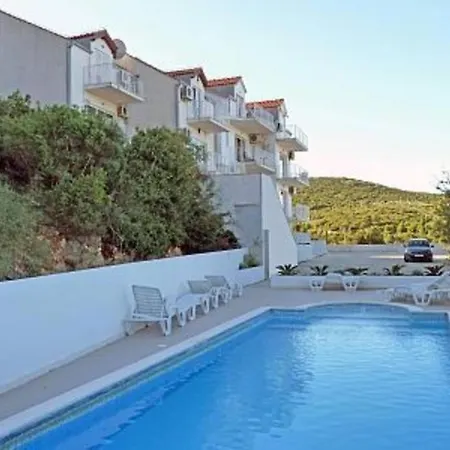 Lovely Split Level With Sea View, Pool, Free Parking And Wifi