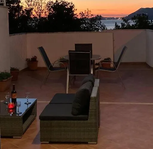 Lovely Split Level With Sea View, Pool, Free Parking And Wifi * 챠브타트