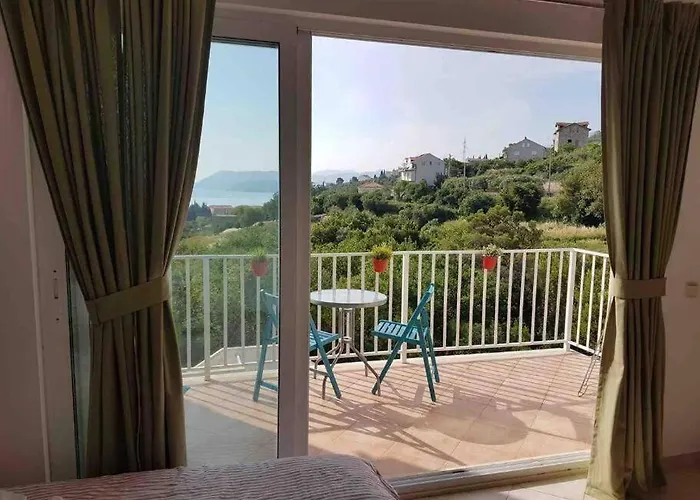 Lovely Split Level With Sea View, Pool, Free Parking And Wifi 아파트 챠브타트