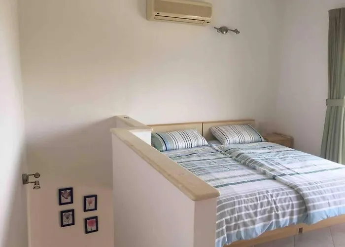 Lovely Split Level With Sea View, Pool, Free Parking And Wifi Apartament