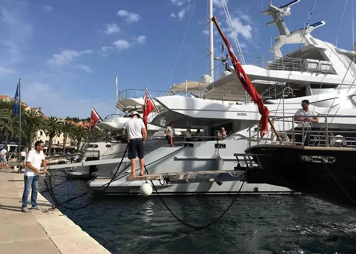 Apartament Lovely Split Level With Sea View, Pool, Free Parking And Wifi Cavtat